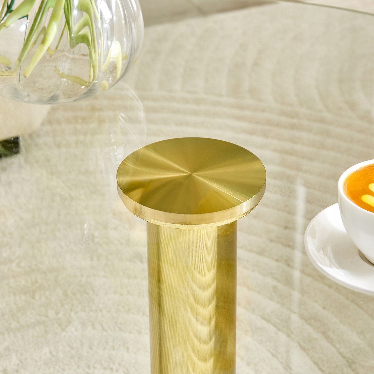 Ronde Salontafel Met Gehard Glazen Tafelblad En Stevig Metalen Onderstel Voor Woonkamer Goud 70 Cm