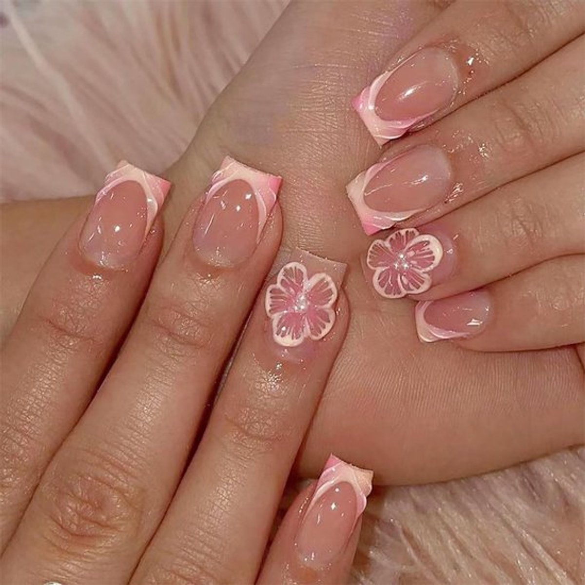 Nepnagels Korte Bloemennagels - 24 Stuks - Franse Topnagelstickers - Volledige Dekking - Waterbestendig - Inclusief Nagelvijl - Kunstnagels