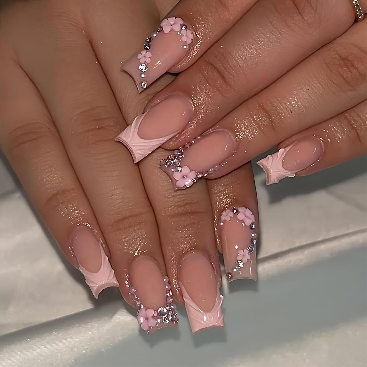 On Nails Square, 24 stuks plakkende nagels en nepnagels, medium vierkante Press On Nails met 3D-bloemenontwerp voor vrouwen als luxe manicure set (B)