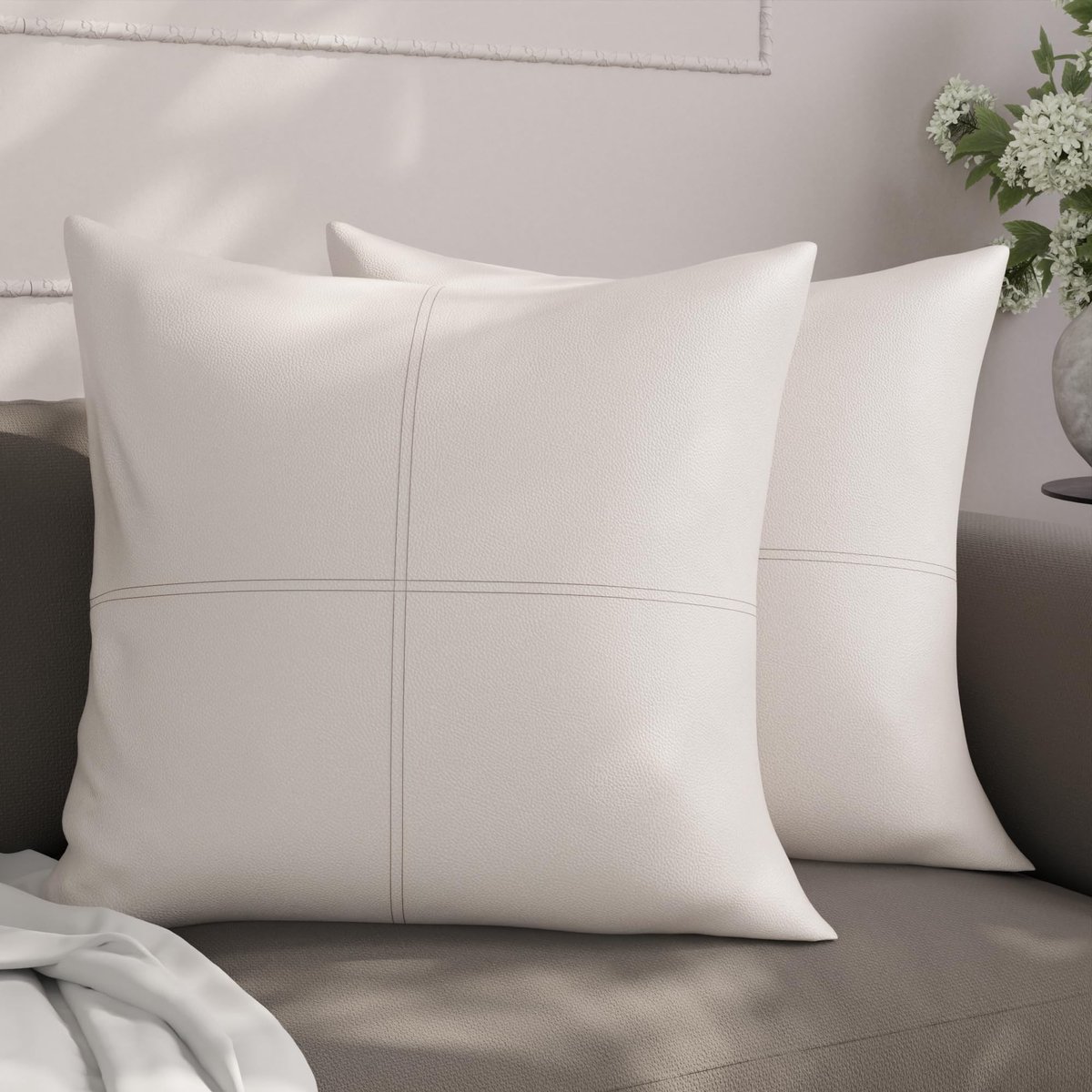 Omgoods - Set van 2 Kunstleer Kussenhoezen 50x50 cm Crème