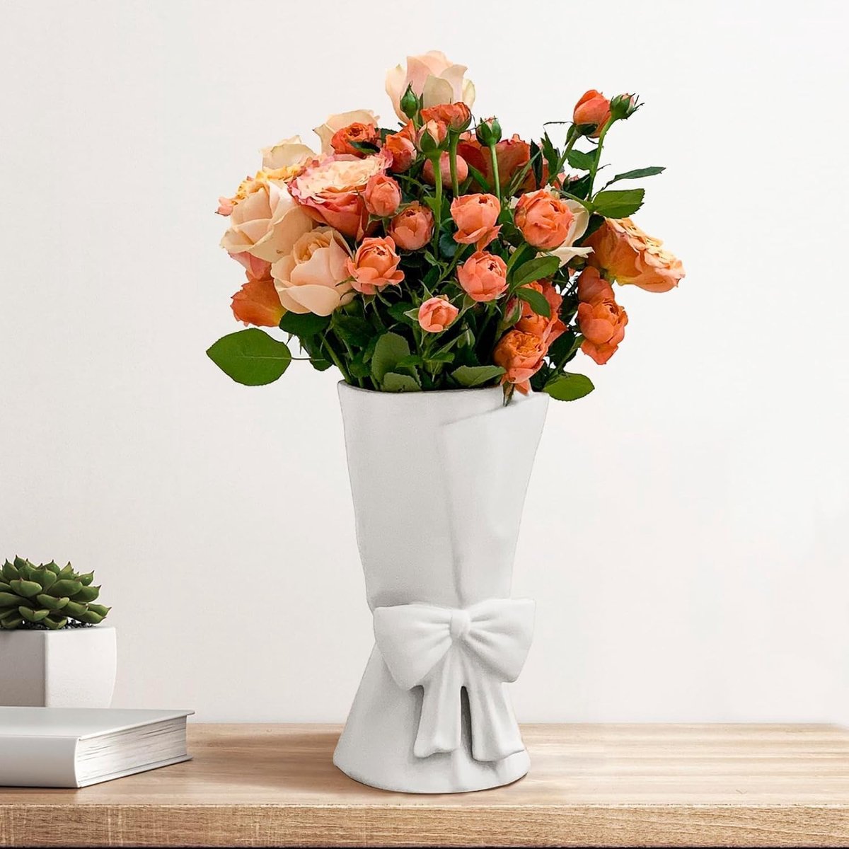 Omgoods - Decoratieve Witte Keramische Vaasje in Boogvorm 24,5 cm