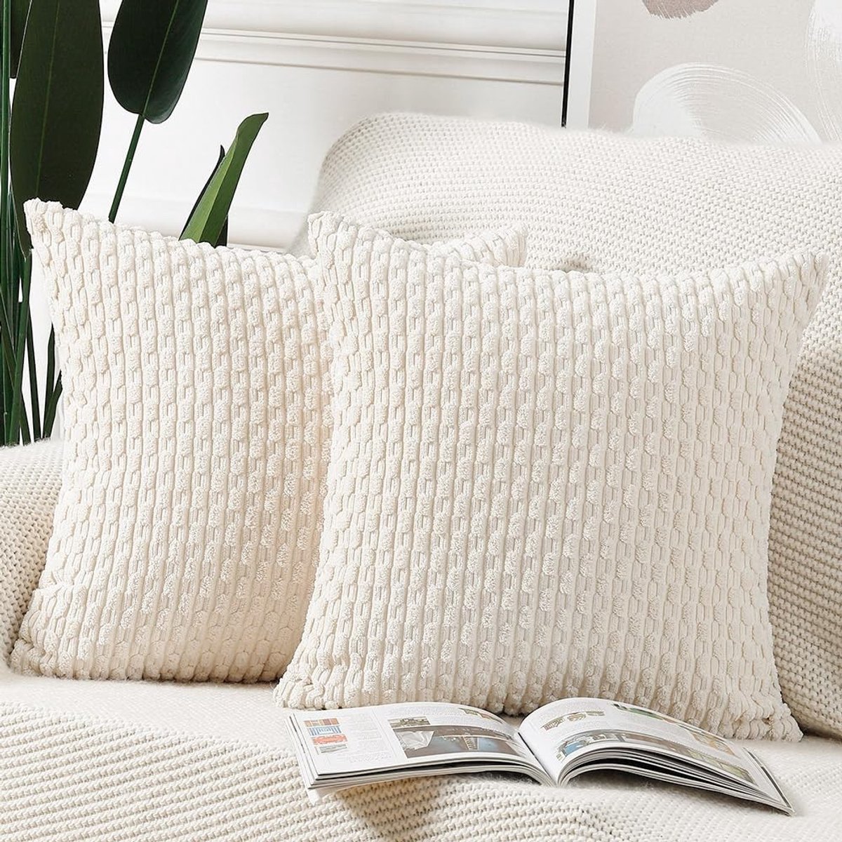 Omgoods - Set van 2 Corduroy Kussenhoezen - Zachte Decoratieve Kussens voor Sofa en Slaapkamer (Cream wit, 65x65cm)