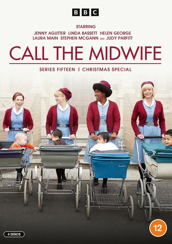 Vier verpleegkundigen in blauwe jurken met rode vestjes en rode mutsjes duwen kinderwagens met baby's. "Call the Midwife Series Fifteen | Christmas Special"