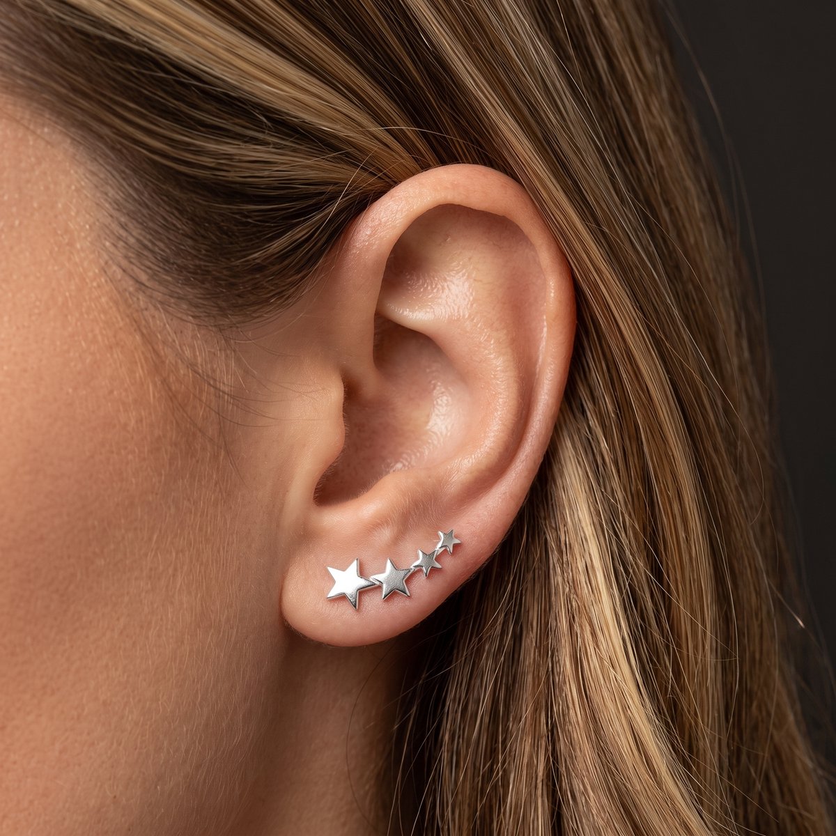 Lundholm Sterre Oorknopjes Dames Zilver kleurig – Sterren Oorbellen Dames Sieraad Cadeau voor Haar – Premium Stainless Steel – Elegante Ear Climbers met Sterretjes 1,6 cm – 1 Paar – Waterproof & Hypoallergeen
