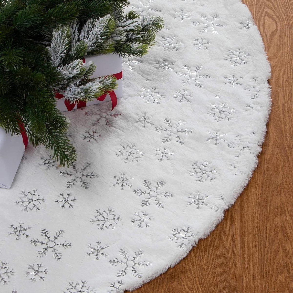 SnelShoppen - Kerstboomrok Wit 122 cm met Zilveren Sneeuwvlokken - Ronde Zachte Vloermat voor Kerstboom, Perfect voor Cadeaus en Decoraties