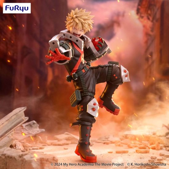 Figurine FuRyu de Katsuki Bakugo en action, cheveux blonds, yeux rouges, tenue de combat aux accents noirs et rouges.
