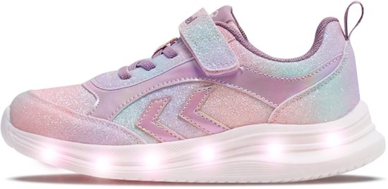 Zijzicht van roze met glitter sneakers met paarse en blauwe pastelkleurige accenten en oplichtende zolen.