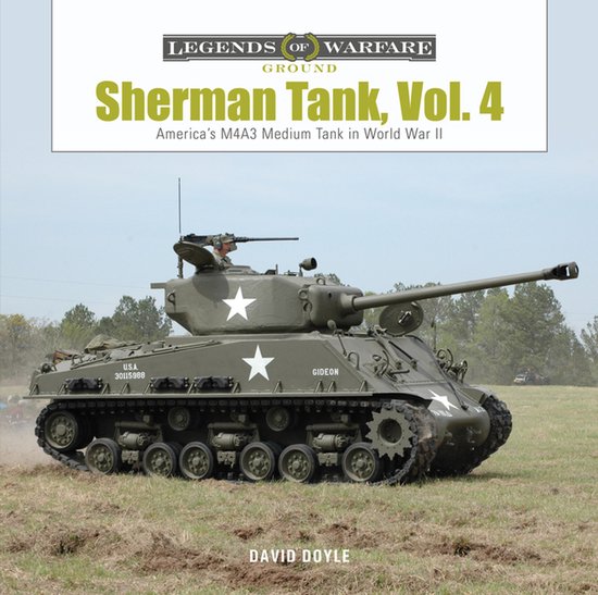 Sherman Tank, Vol. 4, America's M4A3 Medium Tank in World War II. Groene tank met witte sterren, tekst 'U.S.A. 30115988 GIDEON'.