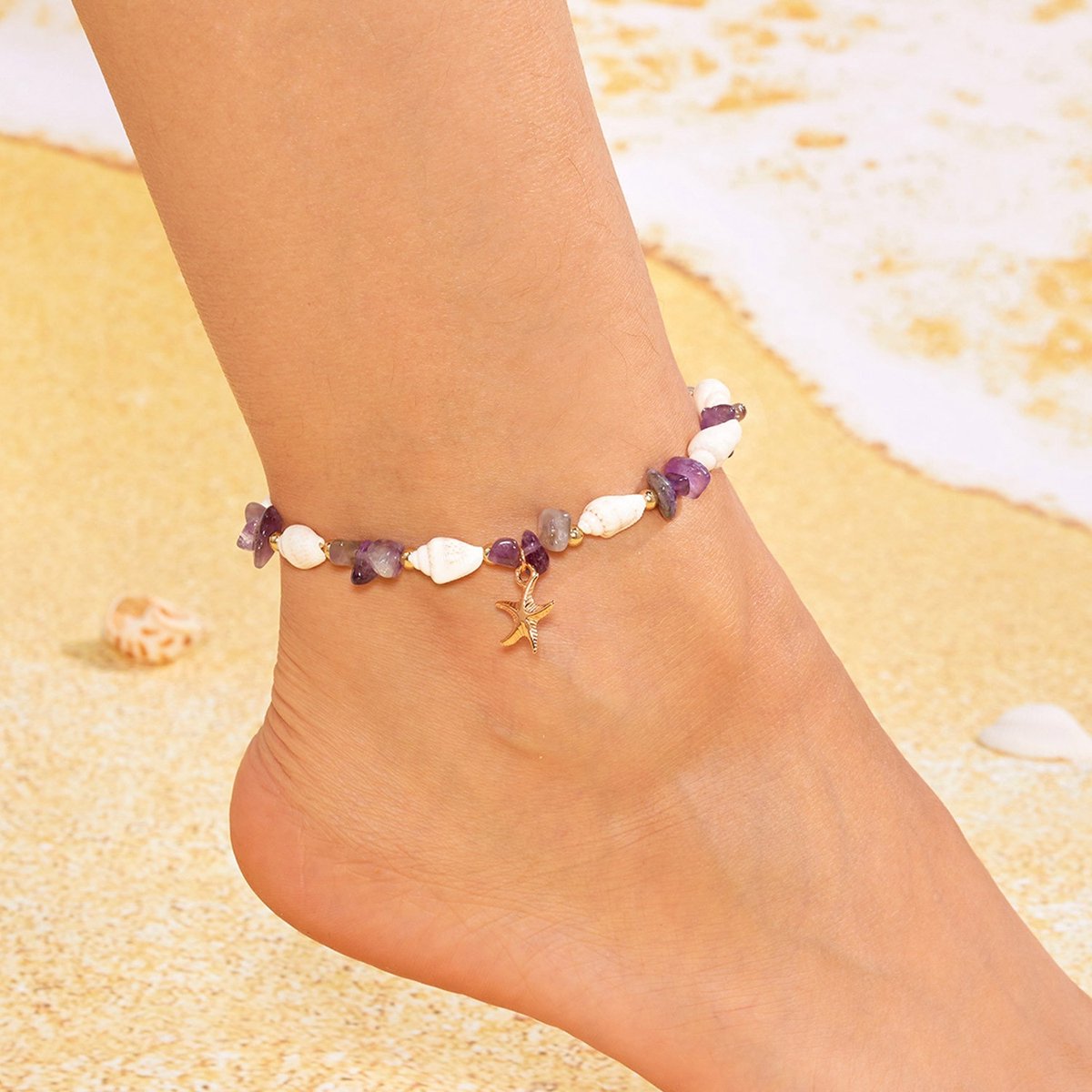 Enkelbandje met zeester en schelp (imitatie) – 21 + 5 cm – Enkelbandje met chipkralen strandstijl – Zomers enkelbandje – Kralenenkelbandje met oceaanthema – Kralensieraden voor dames – Accessoire in strandstijl – Perfect voor strandvakanties