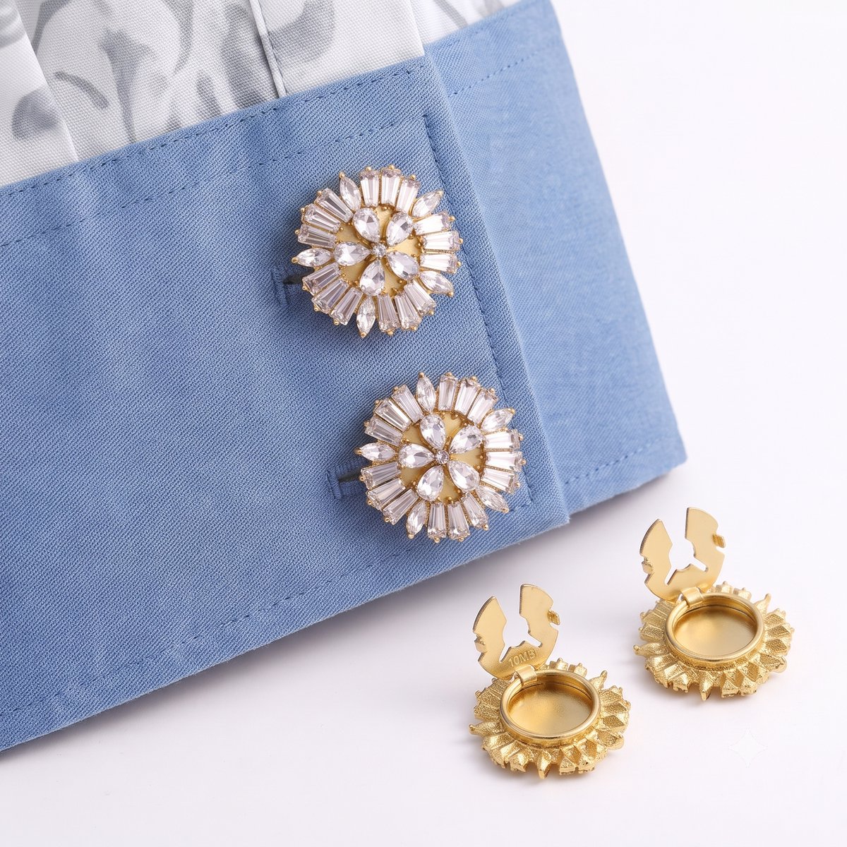 Button Covers Set van 2 - Knoop Covers voor Overhemden & Blouses - Zonnebloem Motief met Kristalsteentjes - Manchetknopen Alternatief - Accessoires Cadeau - Roze