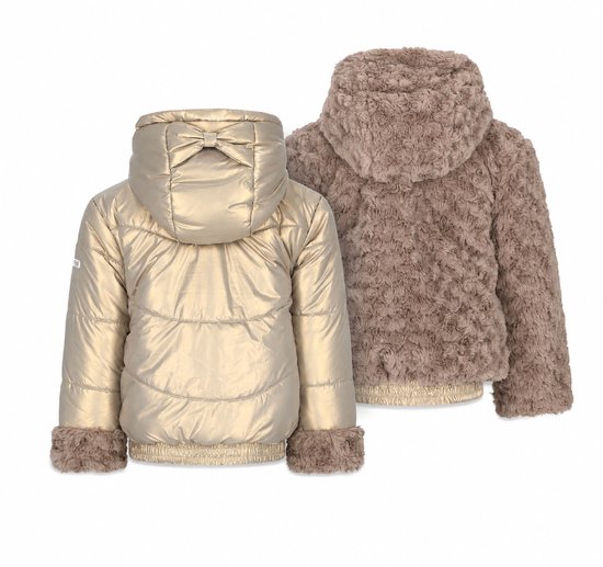 Omkeerbare meisjesjas met capuchon. Goudkleurig met horizontale banen en zomen van nepbont, taupekleurige teddy stof.