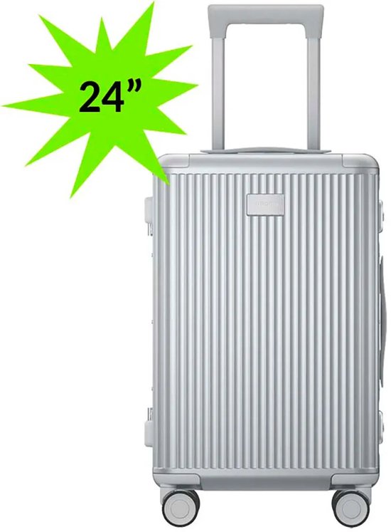 Zilverkleurige koffer van 24 inch met een geribbeld aluminium frame en een uittrekbare handgreep.