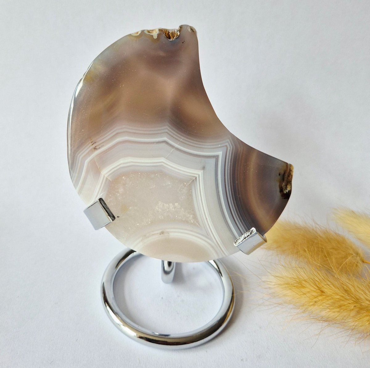 Druzy Agaat Edelsteen Maan op Standaard – 108g