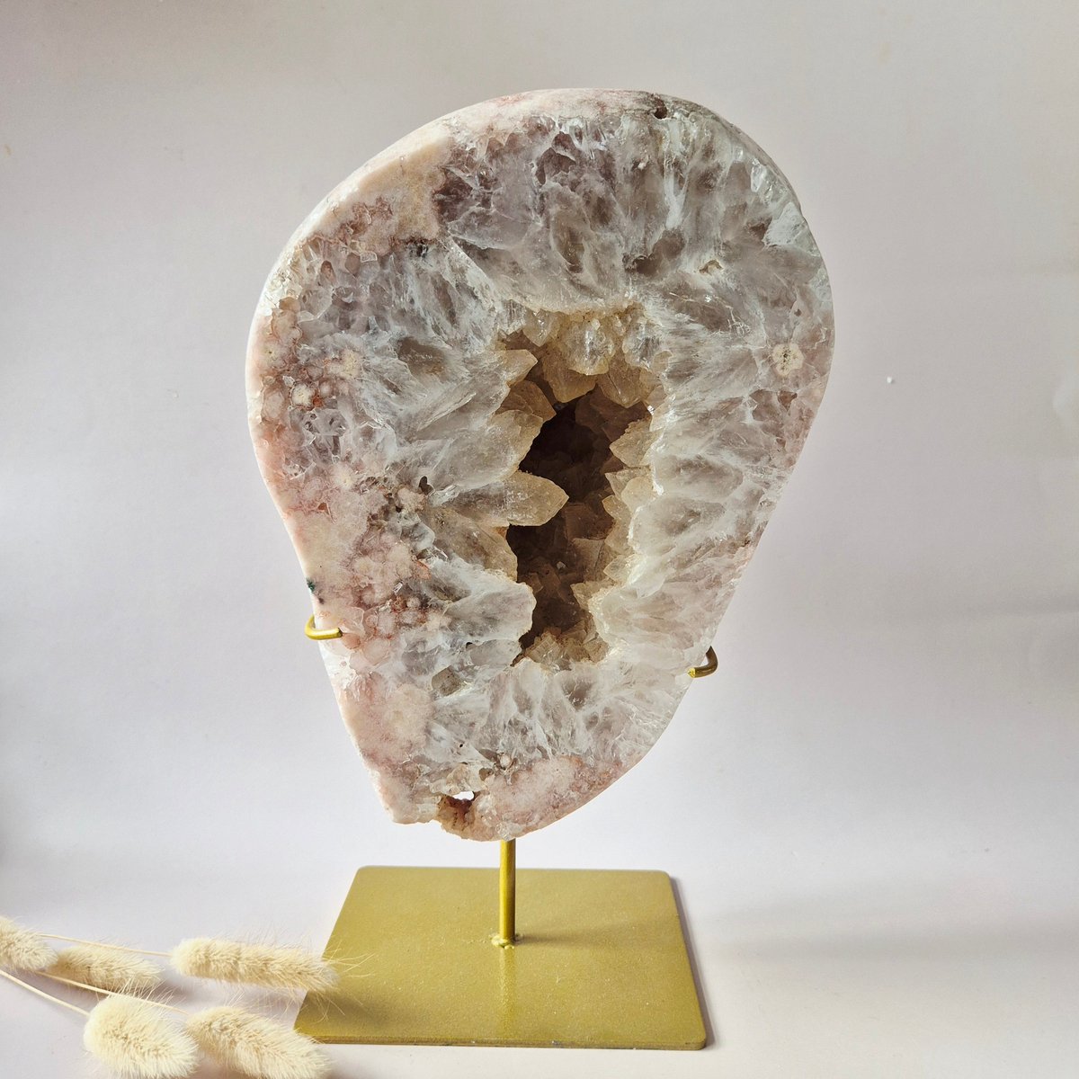 Roze Amethist Geode Schijf op Standaard 5350g | XXL Druzy Crystal Decor & Edelsteen Display