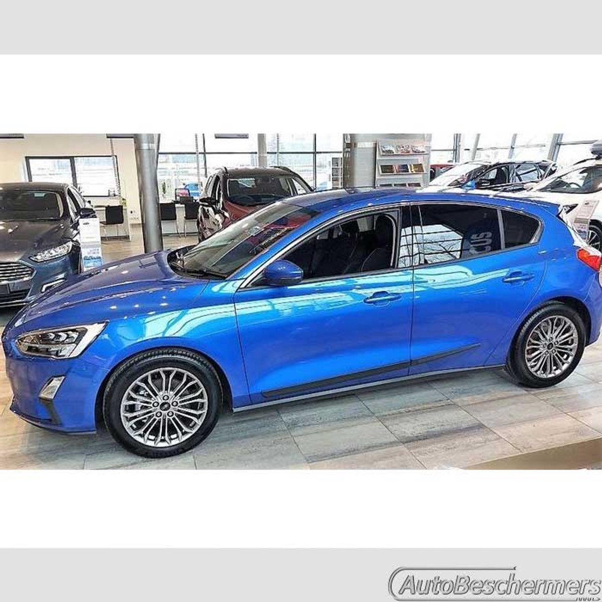 Stootlijsten set zwart voor Ford Focus 5-deurs 09.2018-. De stootstrips zijn zelfklevend. Set a 4 stuks (#0019)
