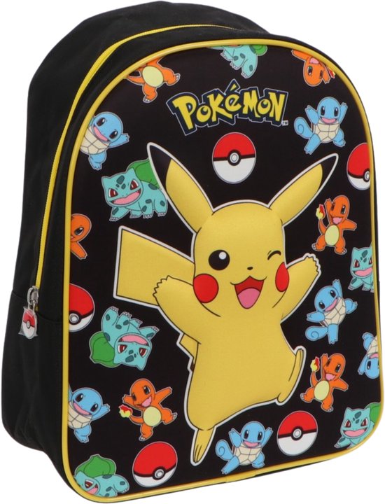 Zwarte Pokémon rugzak met grote Pikachu op de voorkant en veel kleine Pokémon figuren.