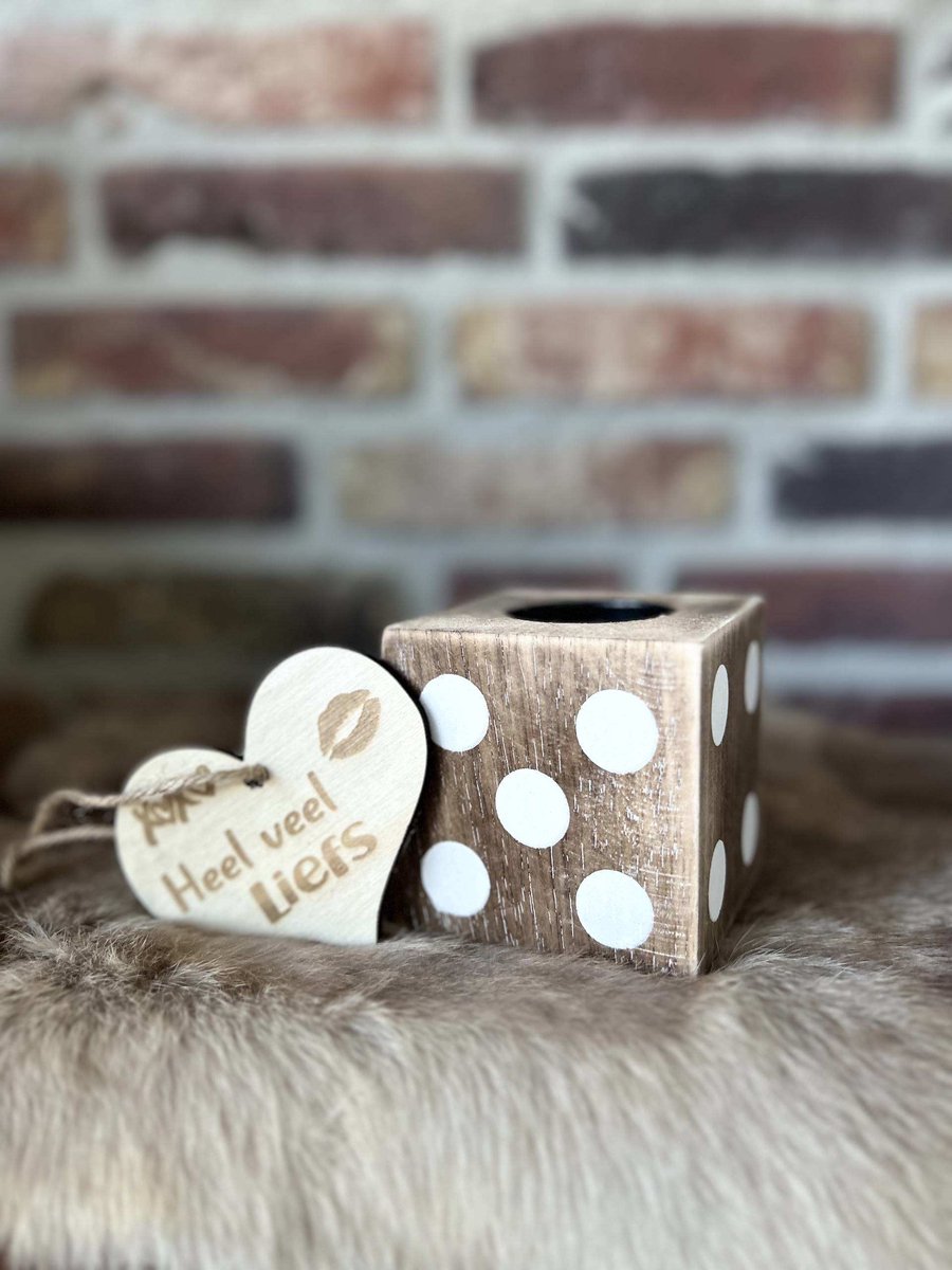 Creaties van hier – waxinehouder dobbelsteen - 8x8cm - natural - met houten hartje -