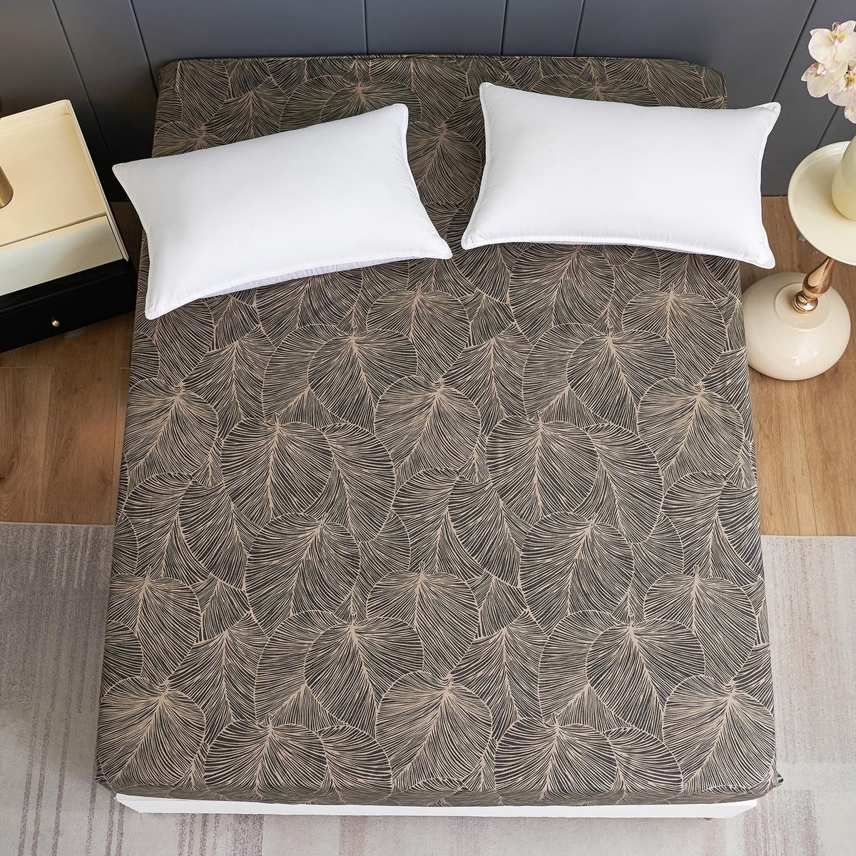Omgoods - Fitted Sheet 200 x 200 cm - Tropisch Bladerenpatroon - Bruin