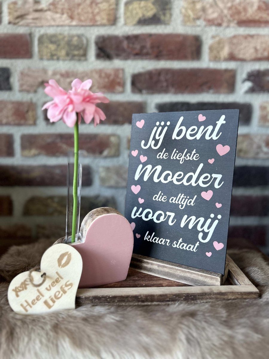 Creaties van hier – Cadeaupakket De allerliefste moeder - dienblaadje naturel - bloem – hart met buisje – tekstbordje moeder met houder - met houten hartje