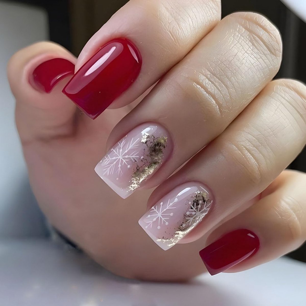 24 stuks kerstnagels, korte vierkante kunstnagels, rode eland, bos, sneeuwvlokken, valse nagels, sneeuwpop, goudfolie, glitterpers op nagels, voor vrouwen en meisjes (F)