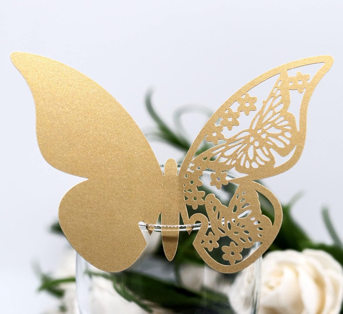 25 stuks vlindertrechterlier,tafelkaarten,naamkaarten,glazen hangers,muurstickers voor tafeldecoratie,bruiloft,feest,huisdecoratie,vlinder,tafelkaarten,laserplaatskaarten,naamkaarten,goud B