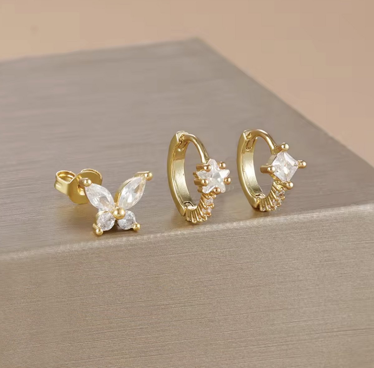 Oorbellen Set - 3 stuks - Kleur: Goud - Luxe Oorbellen - Incl. Cadeauverpakking - Oorhangers / Oorring / Oorknopjes - Hoge Kwaliteit RVS - Stainless Steel / Roestvrijstaal - Verkleurt Niet - Oorbellen Set - Oorbellen Vrouwen / Dames