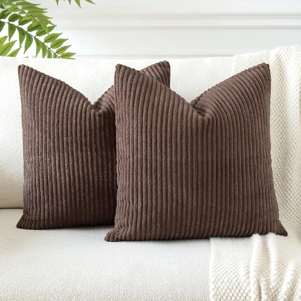 Set van 2 Zachte Corduroy Gestreepte Kussenhoezen 45x45cm Boho Decoratieve Kussenslopen voor Sofa en Stoel in Donkerbruin