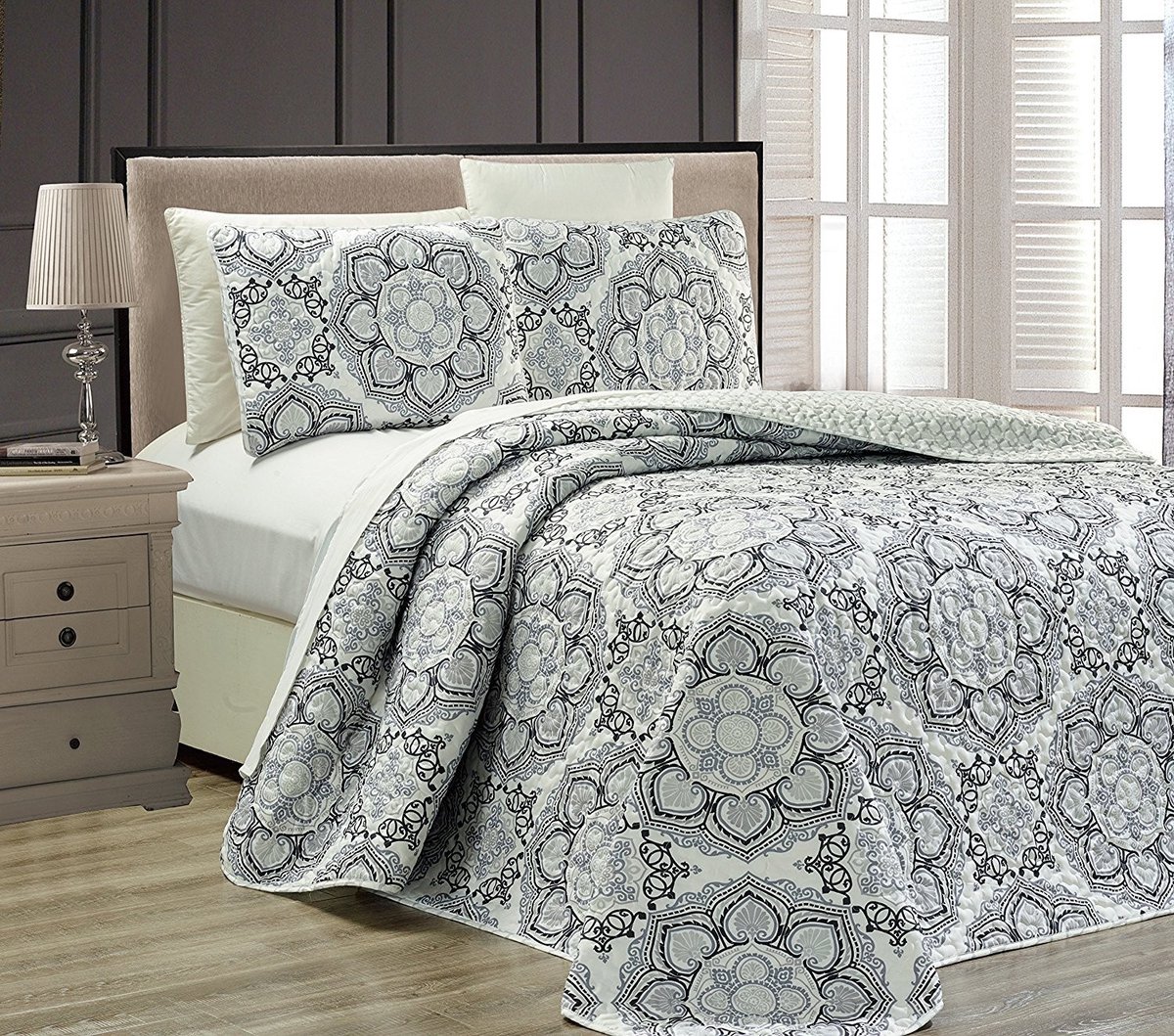 Omgoods - King/California King 3-delige Omkeerbare Bedspread Set - Medaillon Print Licht Grijs/Wit/Zwart