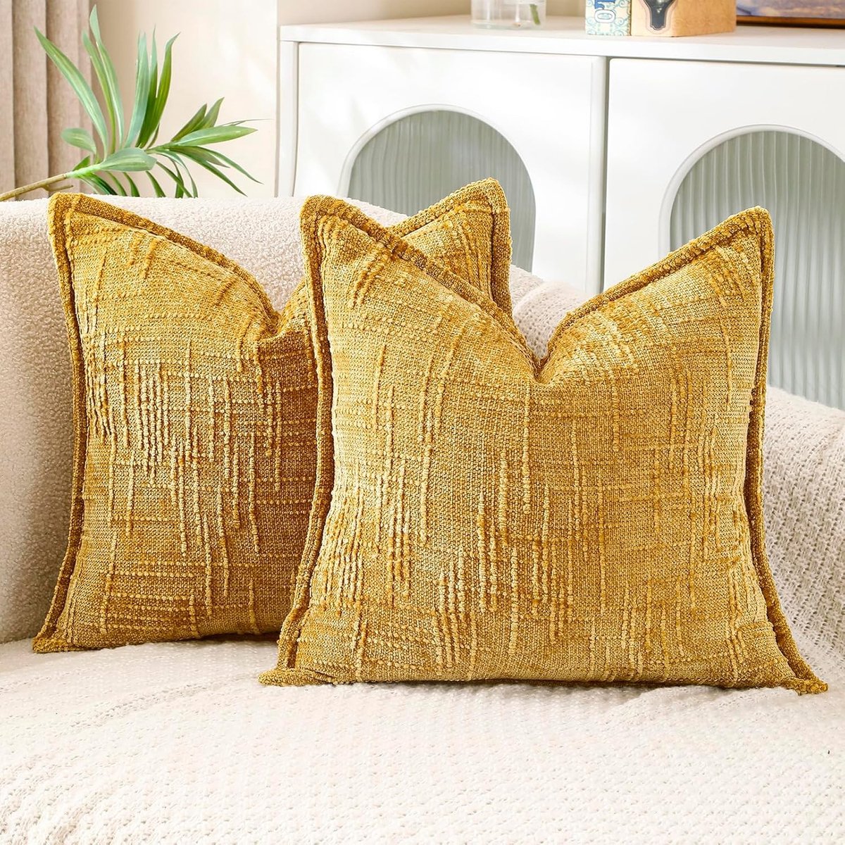 Decoratieve Kussenhoezen 45 x 45 cm in Geel - Moderne Chenille Kussens voor Sofa, Bed en Woonkamer - Set van 2 met Boho Stijl en Luxe Afwerking