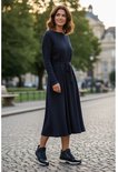 Vrouw met donkerblauwe Gabor Rollingsoft veterboot.