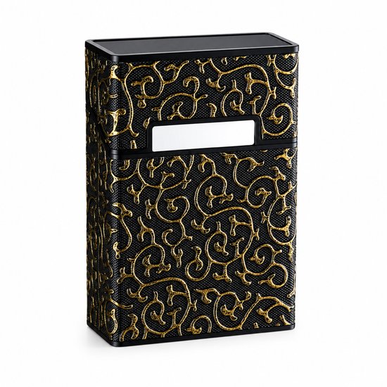 Zwarte sigarettenkoker met gouden krullend patroon en magnetische sluiting.