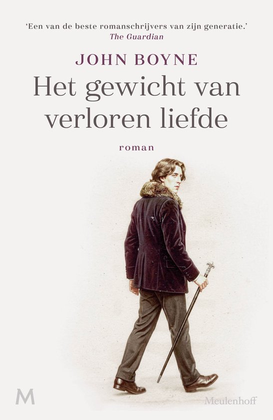 Couverture du livre 'Het gewicht van verloren liefde' par John Boyne. Un jeune homme en veste de velours avec une canne.