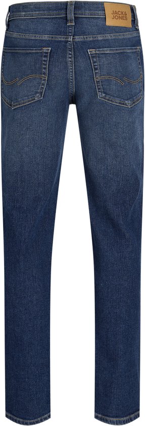 Achterkant van een blauwe Jack & Jones jeans met bruine label en zakken.