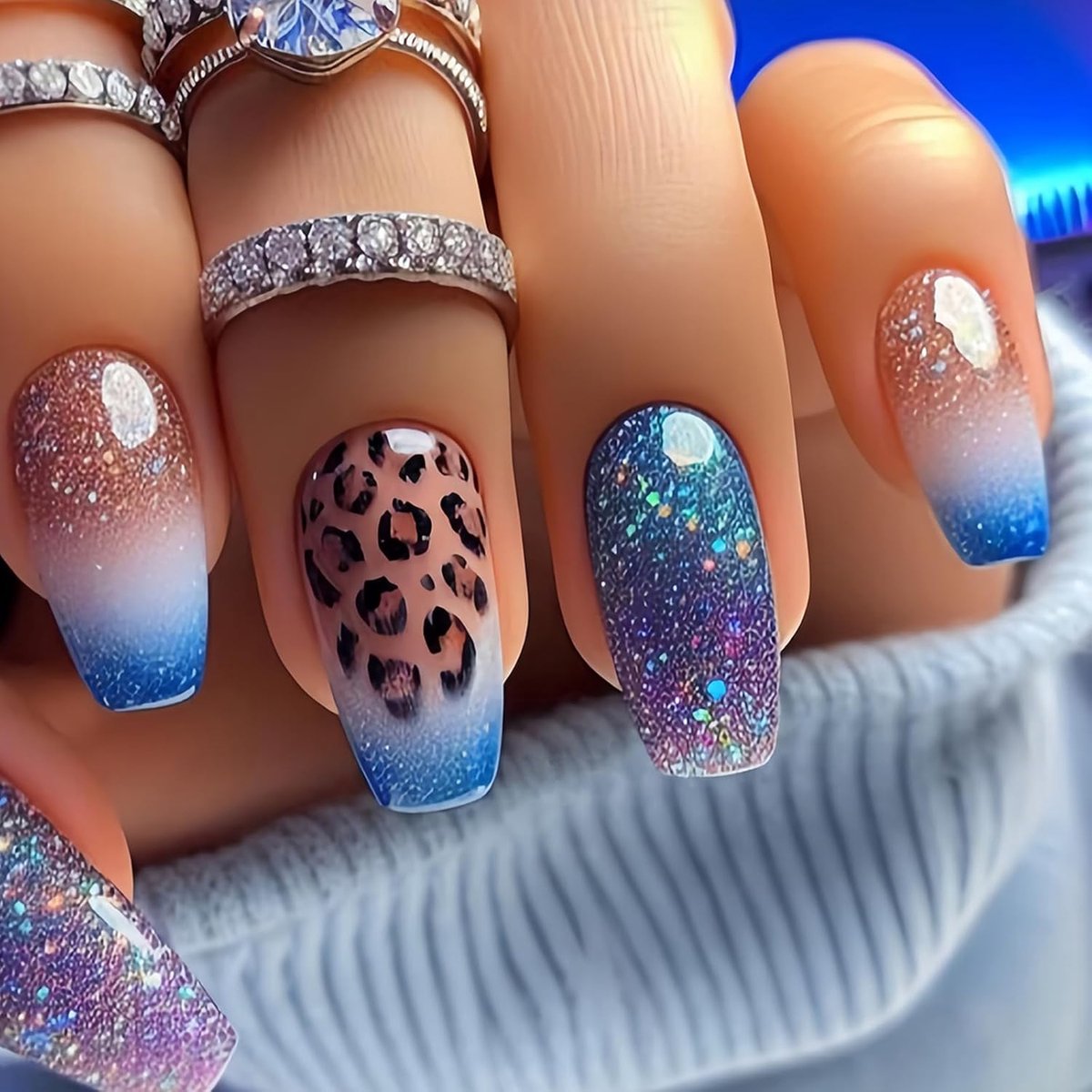 Nagels om op te plakken, middelhoekig, ombré, blauw, paars, pailletten, press-on nagels, French luipaardpatroon, acryl, herbruikbaar, voor vrouwen en meisjes, 24 stuks
