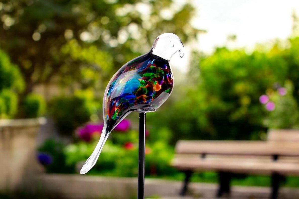 Tuinsteker met Vogel - Zwart en Kleur - Handgemaakt glas - Vogel op stok - Tuindecoraties - Tuindeco voor buiten - Tuin decor - Dieren voor buiten