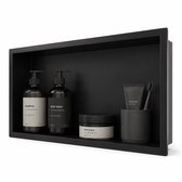 Zwarte inbouwnis met flesjes shampoo en body wash, pot body scrub en houder met tandpasta en tandenborstel.