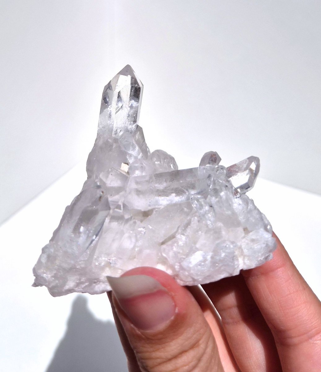 ThaleiaDesign - Bergkristal cluster - Edelsteen - Zuiverend - kristal en mineralen - woondecoratie - meditatie - interieur - spiritualiteit - yoga - meditatie - cadeau vrouw - chakra - spiritueel