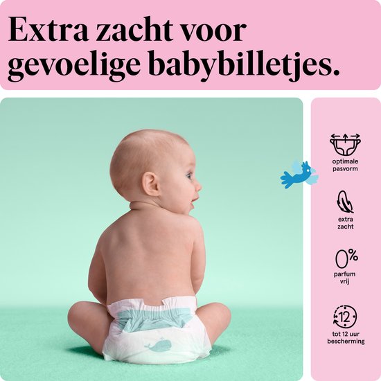 Baby met luier, zittend, kijkt naar een blauw vogel-icoon. Text: Extra zacht voor gevoelige babybilletjes.
