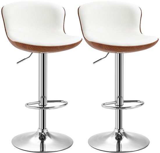 Paire de tabourets de bar blancs avec bord en bois et base chromée.