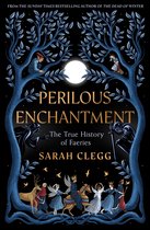 Boekomslag: Perilous Enchantment van Sarah Clegg, met feeën, ridders en een volle maan in een blauw bos.