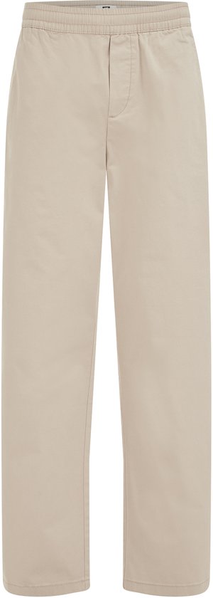 Een beige chino voor heren met een normale pasvorm en elastische tailleband, van voren gefotografeerd.
