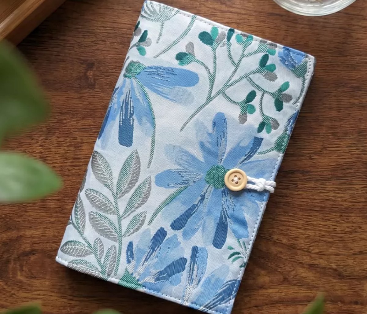 Notitieboek - Dagboek - Stoffen kaft - Geborduurde kaft - Blauw cosmosbloemenpatroon - Vervangbare, handgeschreven binnenpagina's - 90 pagina's (blanco)