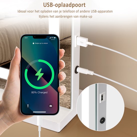 Een telefoon laadt op via de USB-poort van de LED spiegel. Close-up van de USB-poorten.