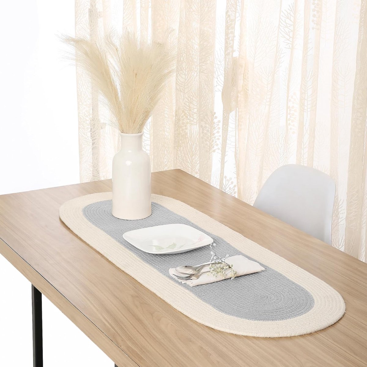 XO Tafelloper | Handgemaakt geribbeld design van katoen | 30 x 91 cm | lichtgrijs en gebroken wit | voor koffie en salontafel