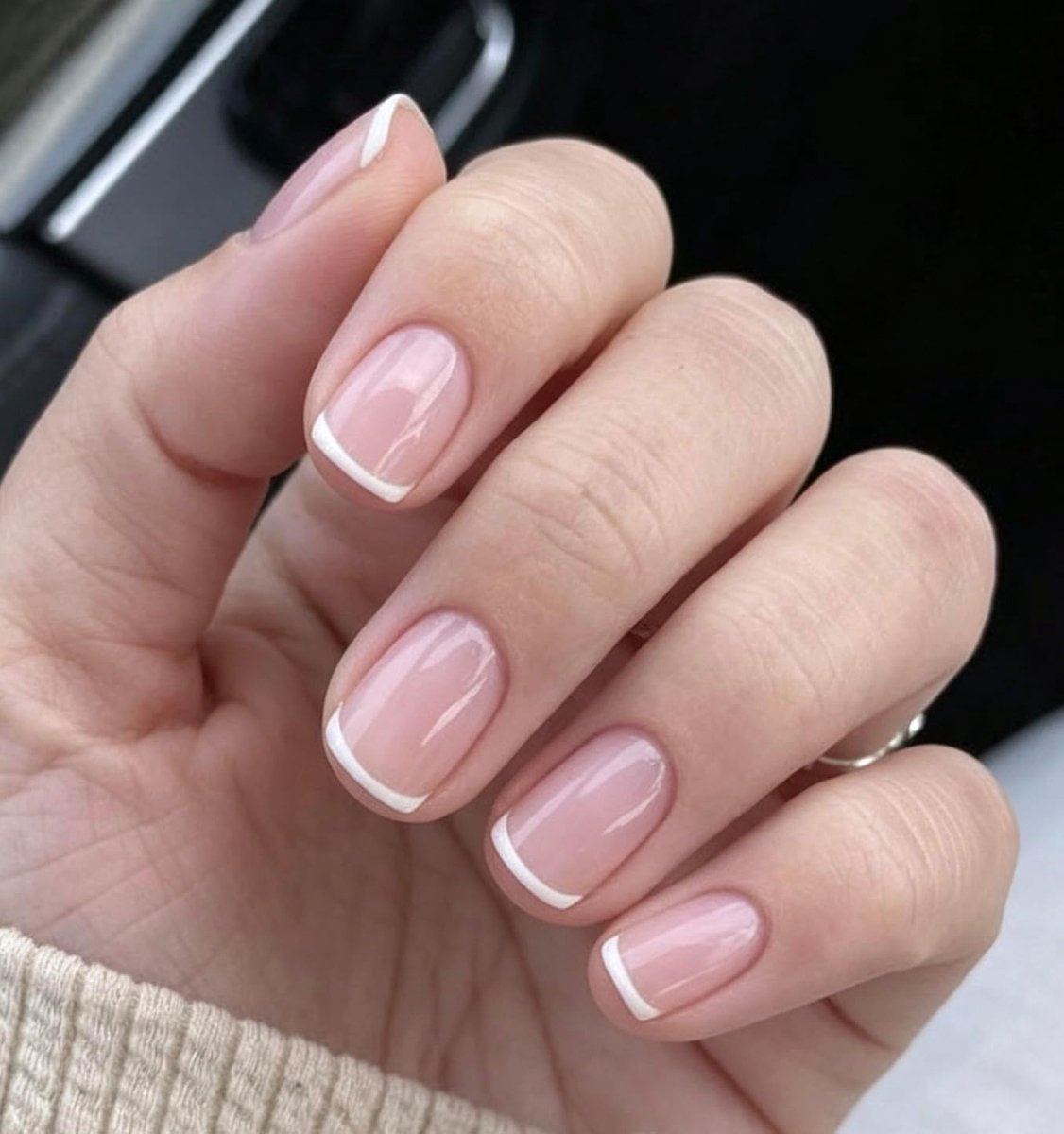 On Nails Kort, Squoval Nude Natuurlijk Roze Wit Franse Nepnagels met Nagellijm, Natural Pink White Tip Kunstmatige Vingernagels