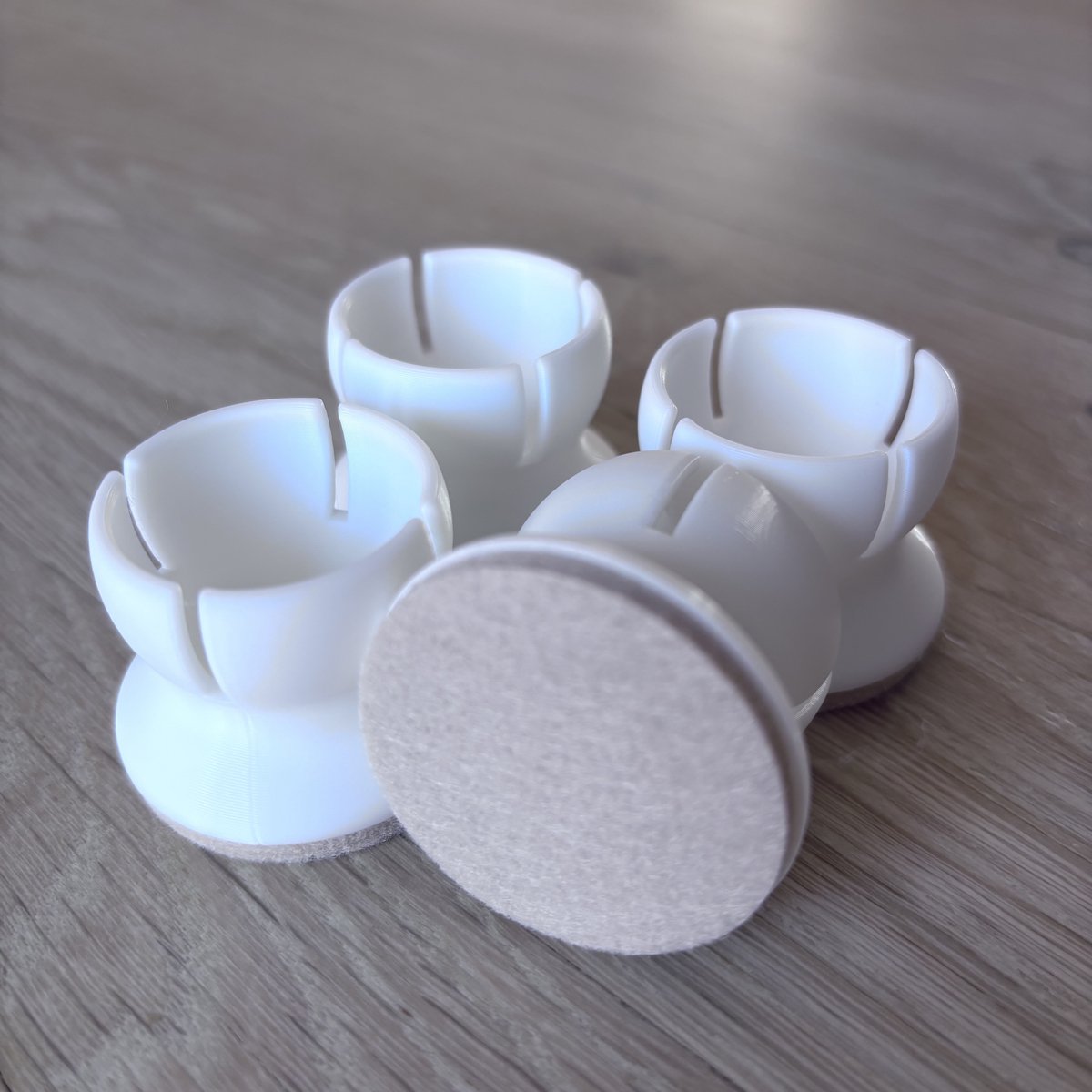 Kinderstoelpoot Vloer Beschermers met Vilt - 4 stuks Stoelpoot Doppen Wit - Anti Kras - Geschikt voor IKEA ANTILOP Kinderstoel - Poot Beschermers Vilt - Wit – foto 4