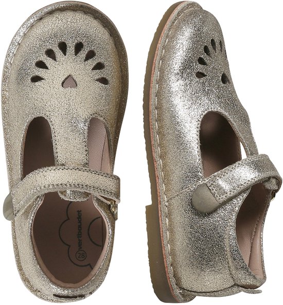 Paar gouden glitter Mary Jane schoenen met klittenbandsluiting, bekeken vanaf de voorkant en zijkant.