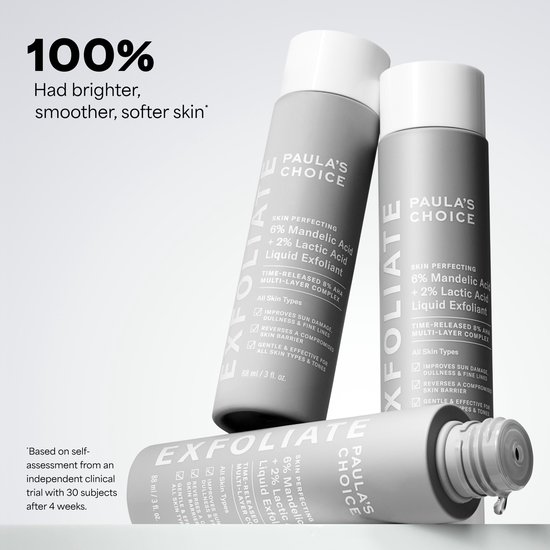 Drie flessen Paula's Choice Skin Perfecting 6% Mandelic Acid + 2% Lactic Acid Liquid Exfoliant, waarvan één liggend.