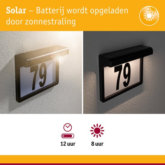 Zwart huisnummerbord met '79' in zwarte cijfers op wit vlak, oplaadbaar via zonne-energie.