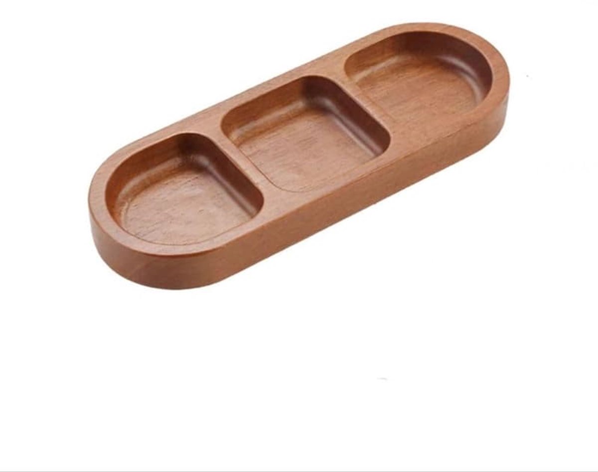 Het houten dienblad meet 20,32 x 7,52 x 5,08 cm en heeft een ontwerp met drie compartimenten, waaronder een sauskom en een houten snackbordje.